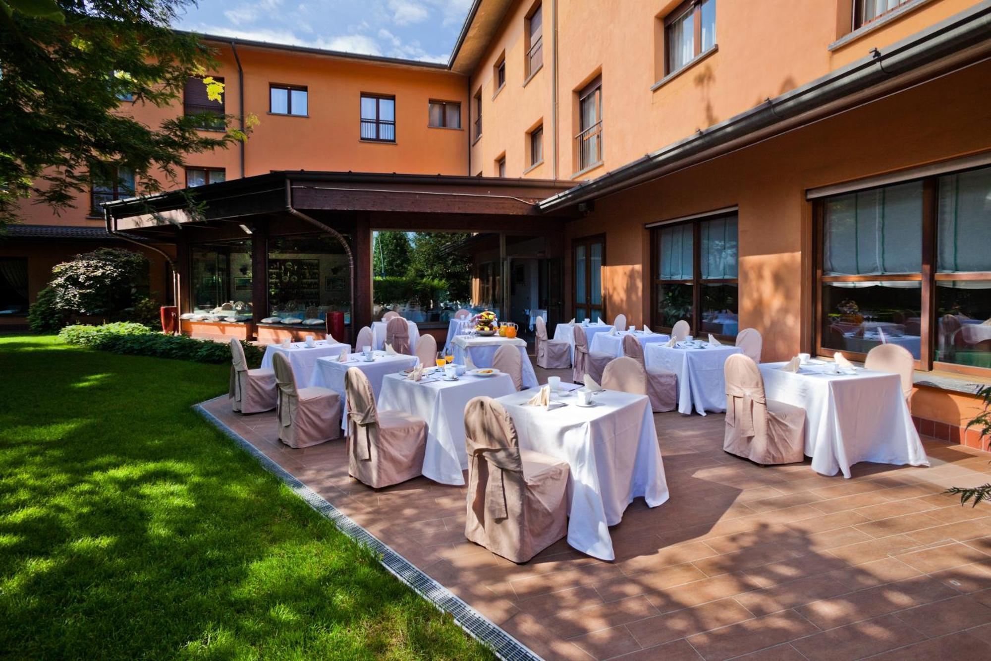 Brianteo Hotel And Restaurant Burago di Molgora Extérieur photo